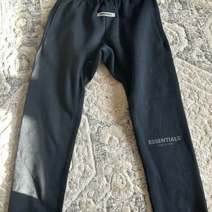 Fear of god essentials sweatpants black size medium